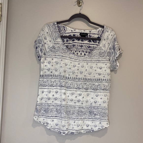 •2/$25• Lucky Brand “Inside Out” White & Navy Bandana Tee Large - Picture 1 of 4